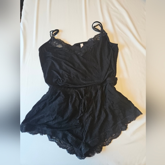 2 piece lace knit camisole with shorts. Size L - Picture 3 of 7